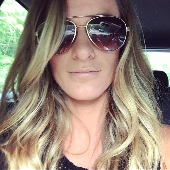 Meet your Posher, Kara - Picture 2 of 4